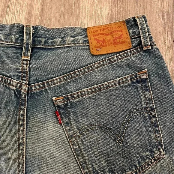 Levis 501 women’s Denim Shorts Raw Distressed Size 29 Button Fly - Picture 3 of 8